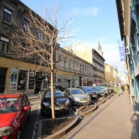 Kiraly Street Apartment *